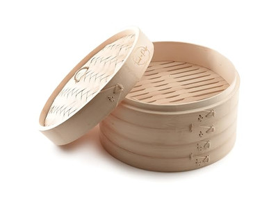 ढक्कन के साथ गहरे पॉट ब्रोकोली बांस की भाप टोकरी